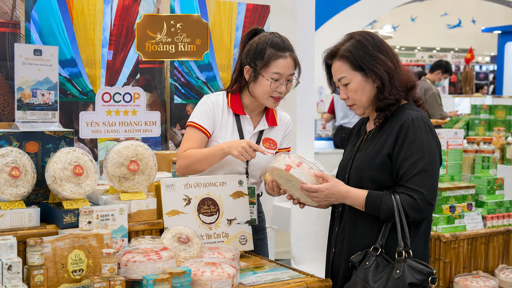 Kiểm tra thành phần và trọng lượng khi chọn yến viên và tổ yến làm sạch
