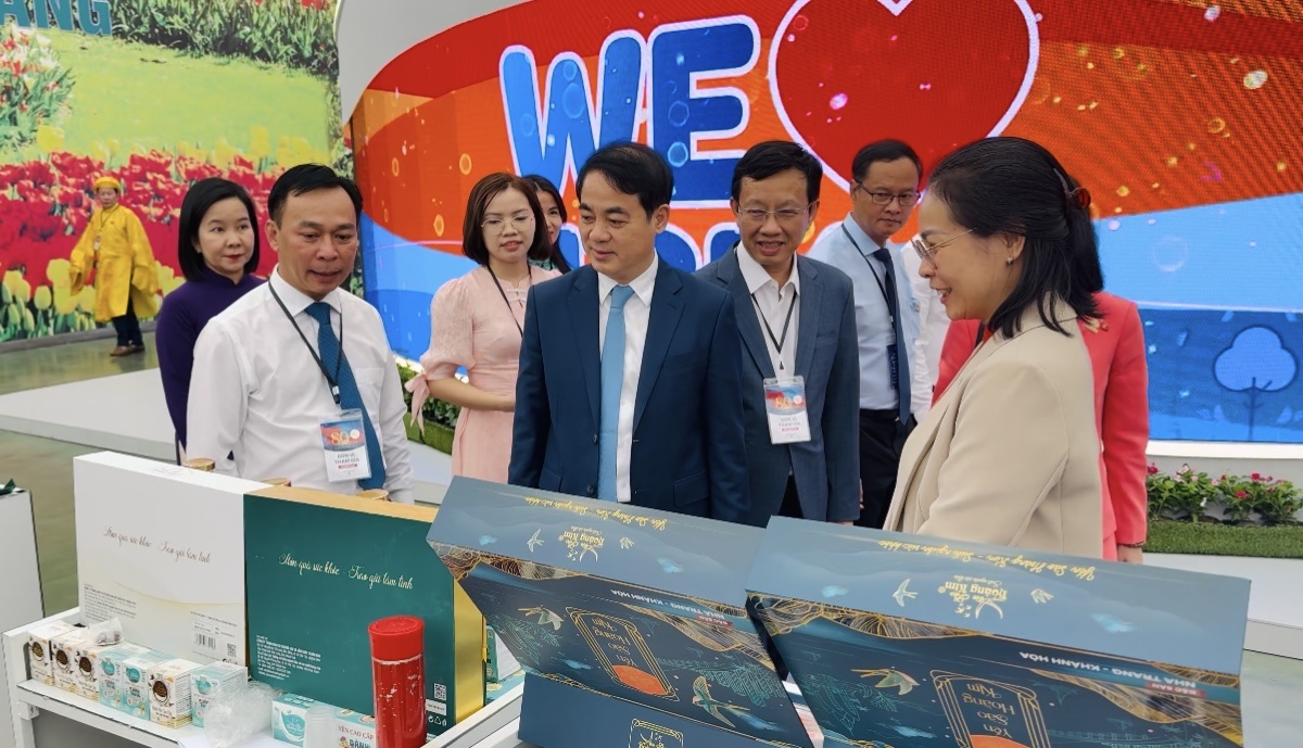 Yến S&agrave;o Ho&agrave;ng Kim vinh dự v&agrave; tự h&agrave;o được đ&oacute;n tiếp B&iacute; thư Tỉnh uỷ